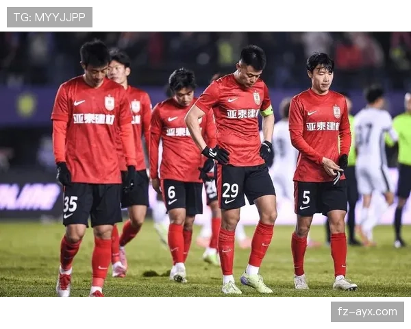 中超联赛新赛季球队表现亮眼,引发球迷热烈讨论与关注