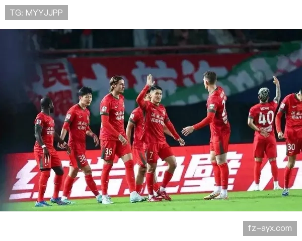 中超联赛最新动态:球队阵容调整持续引发热议与新援加盟表现分析