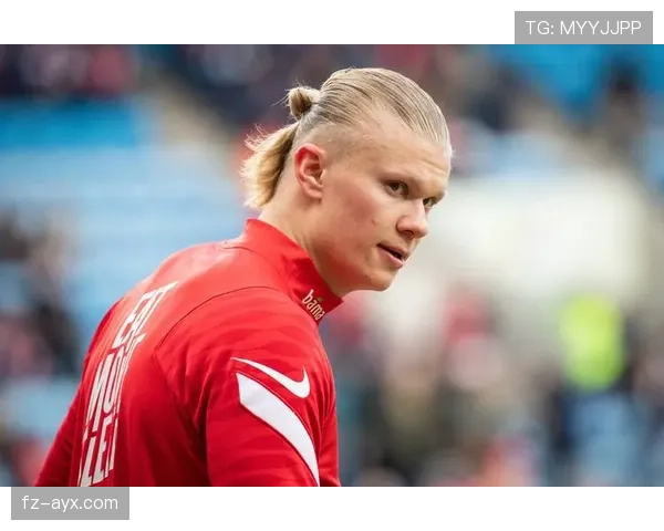 世界杯球星近期表现稳健，状态回暖备受期待